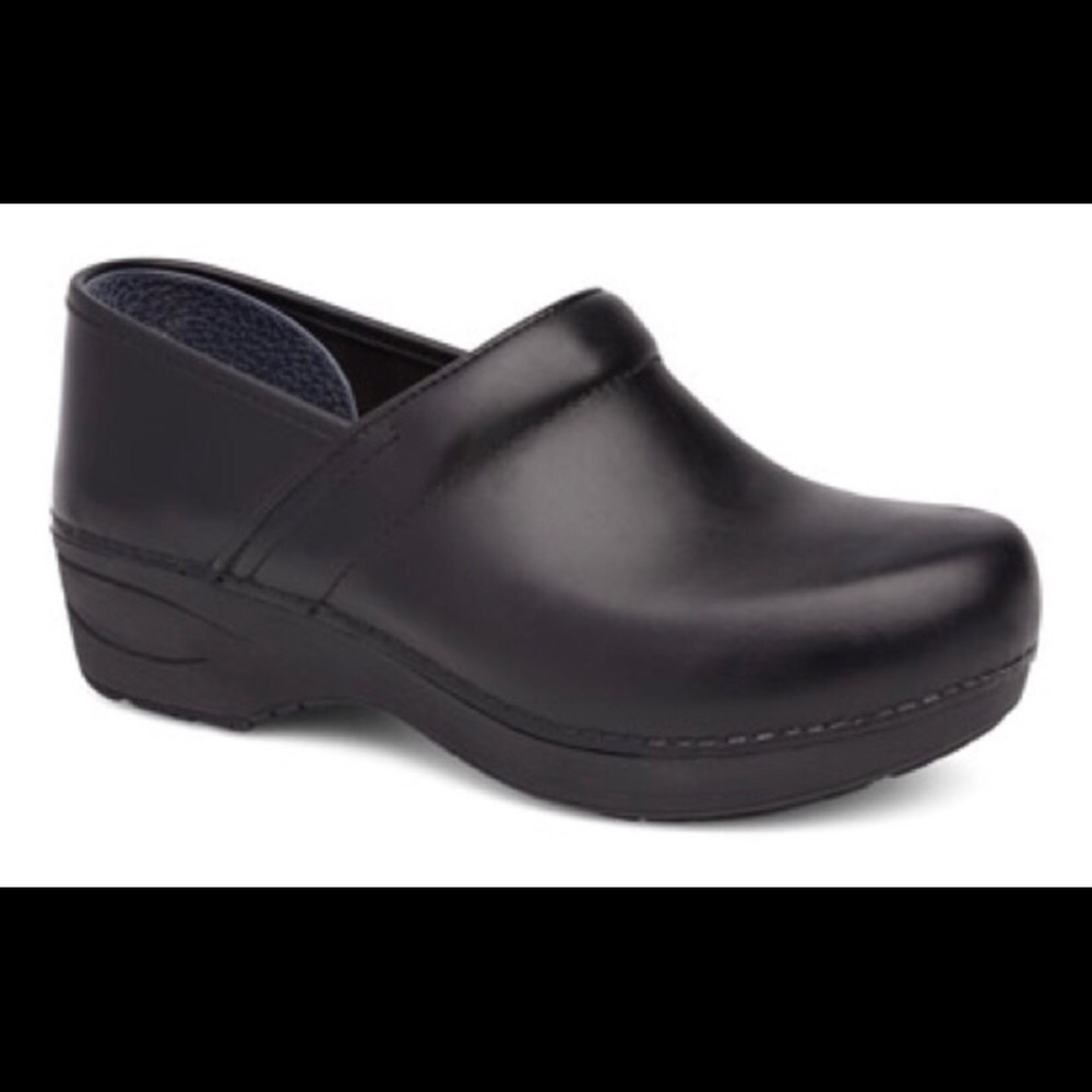 Black Dansko xp clogs 38 wide (7.5-8 wide)